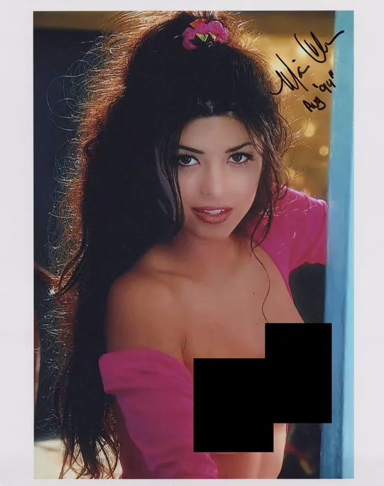Maria Checa autograph