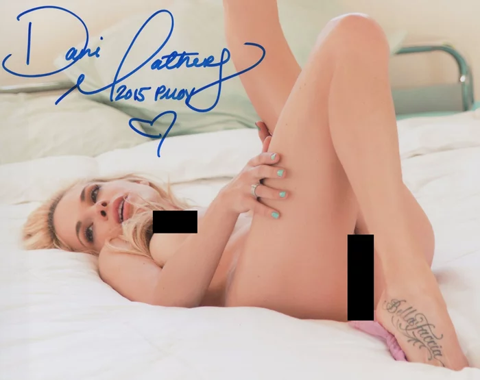 Dani Mathers autograph