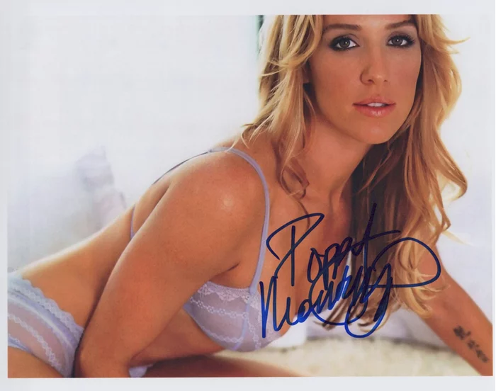 Poppy Montgomery autograph
