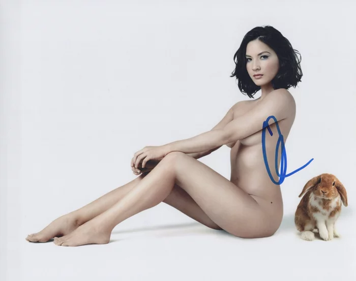 Olivia Munn autograph