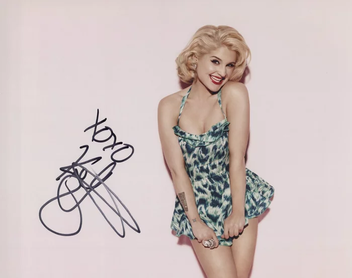 Kelly Osbourne autograph