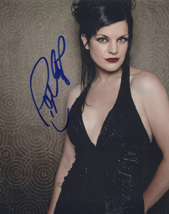 Pauley Perrette autograph