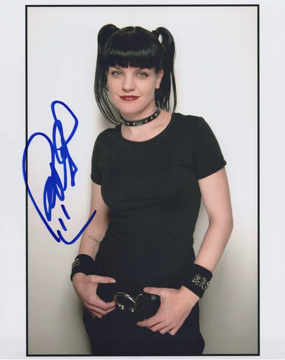Pauley Perrette autograph