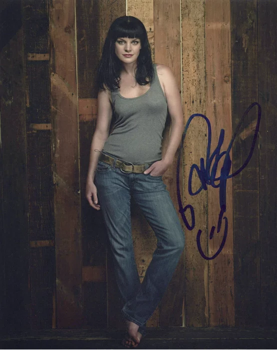 Pauley Perrette autograph