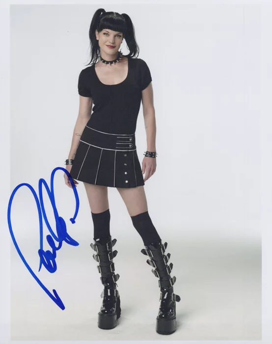 Pauley Perrette autograph