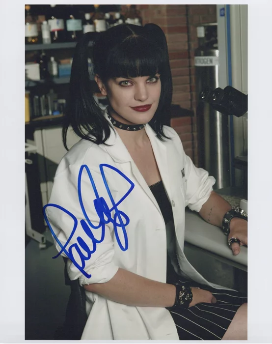 Pauley Perrette autograph