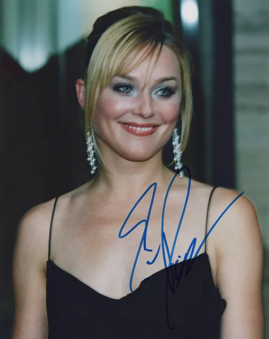 Elisabeth Rohm autograph