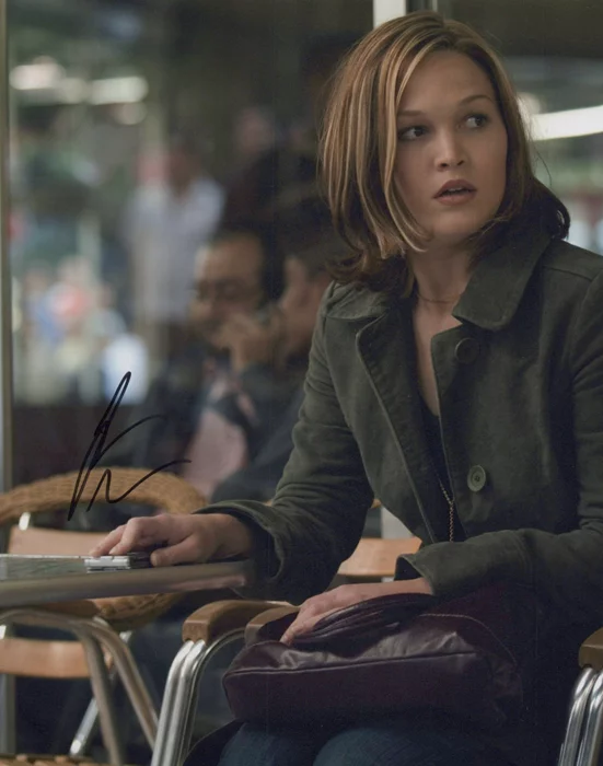 Julia Stiles autograph