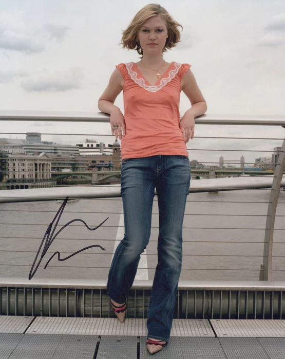 Julia Stiles autograph