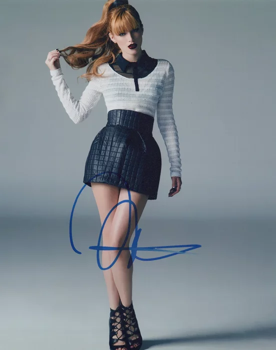 Bella Thorne autograph