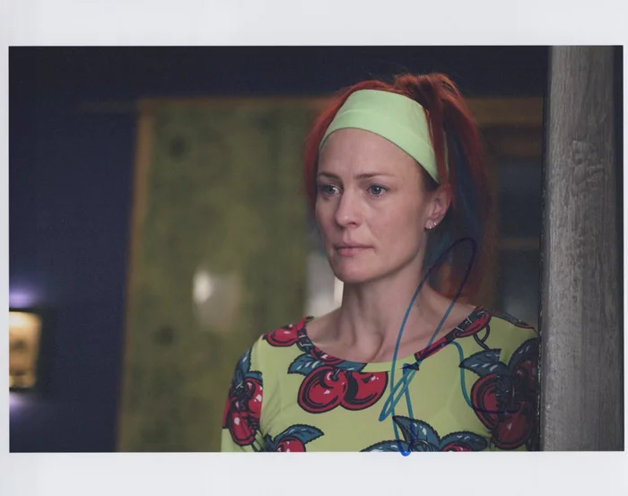Robin Wright autograph