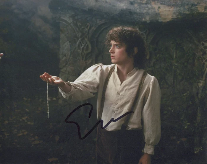 Elijah Wood autograph