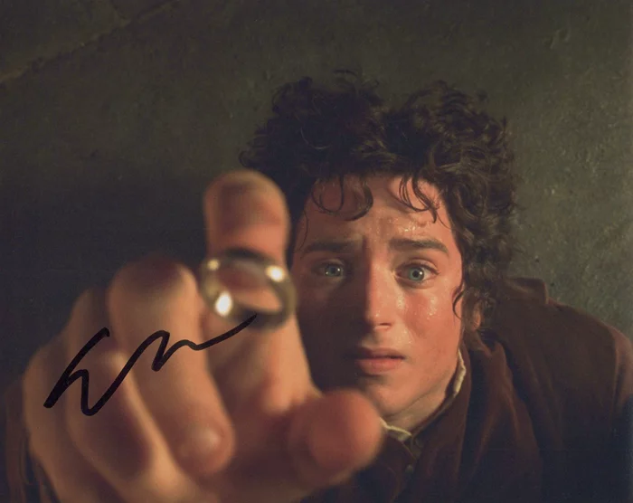 Elijah Wood autograph