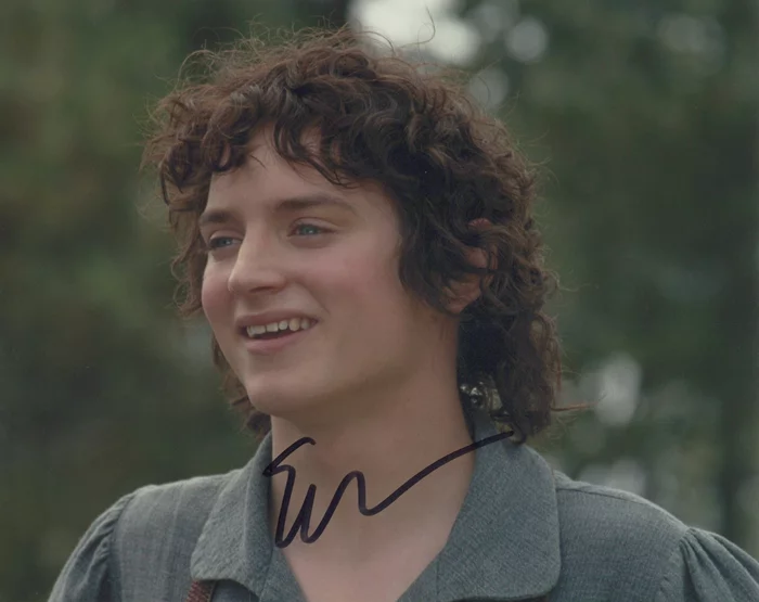 Elijah Wood autograph