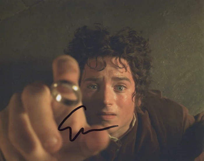 Elijah Wood autograph
