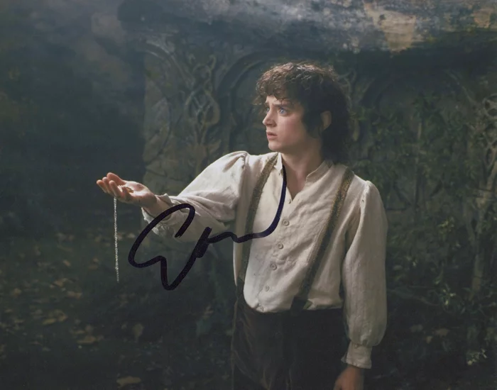 Elijah Wood autograph