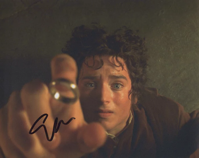 Elijah Wood autograph