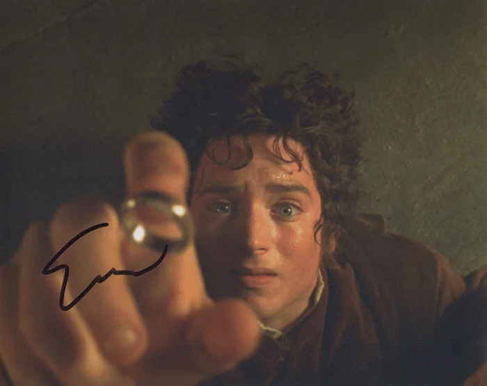 Elijah Wood autograph