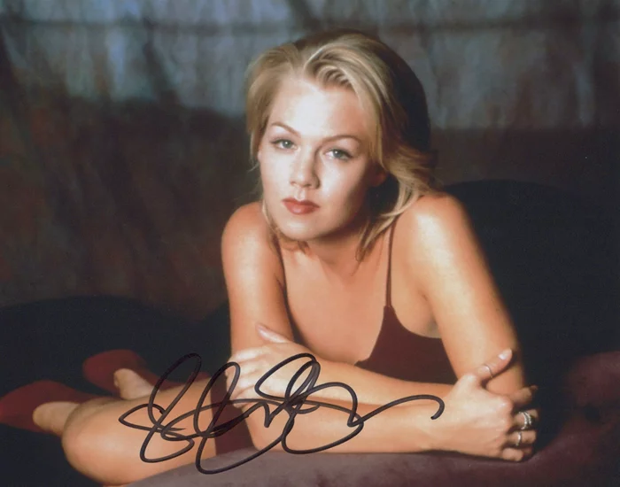 Jennie Garth autograph