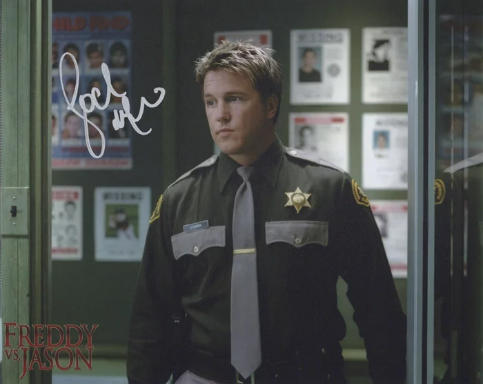 Lochlyn Munro autograph