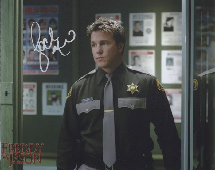 Lochlyn Munro autograph
