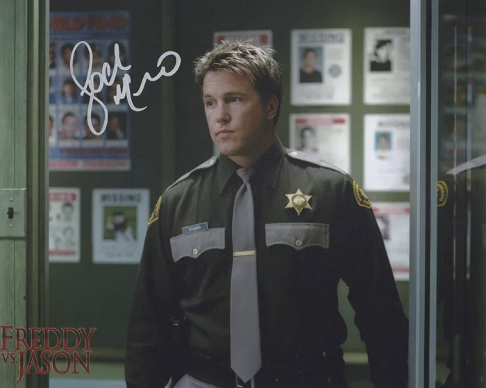Lochlyn Munro autograph
