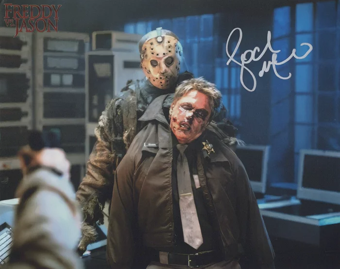 Lochlyn Munro autograph