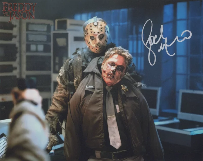 Lochlyn Munro autograph