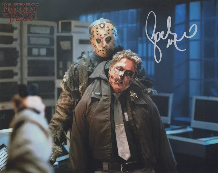 Lochlyn Munro autograph