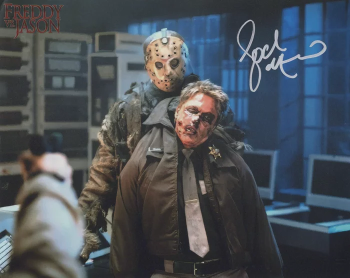 Lochlyn Munro autograph