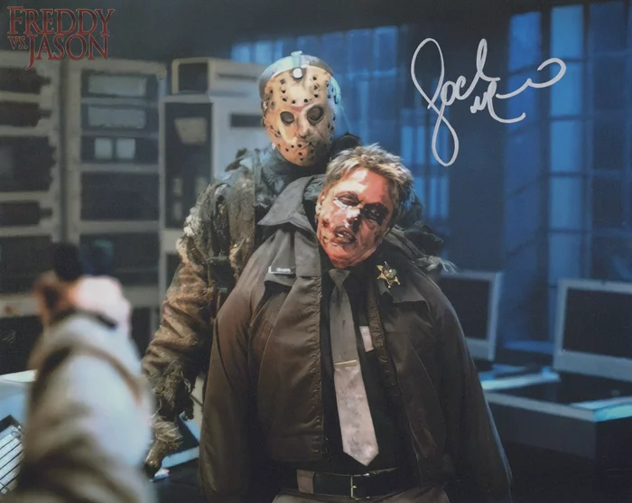 Lochlyn Munro autograph