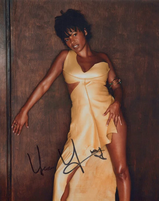 Nia Long autograph