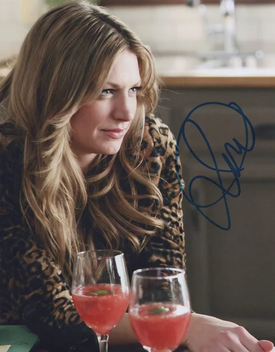 Jes Macallan autograph