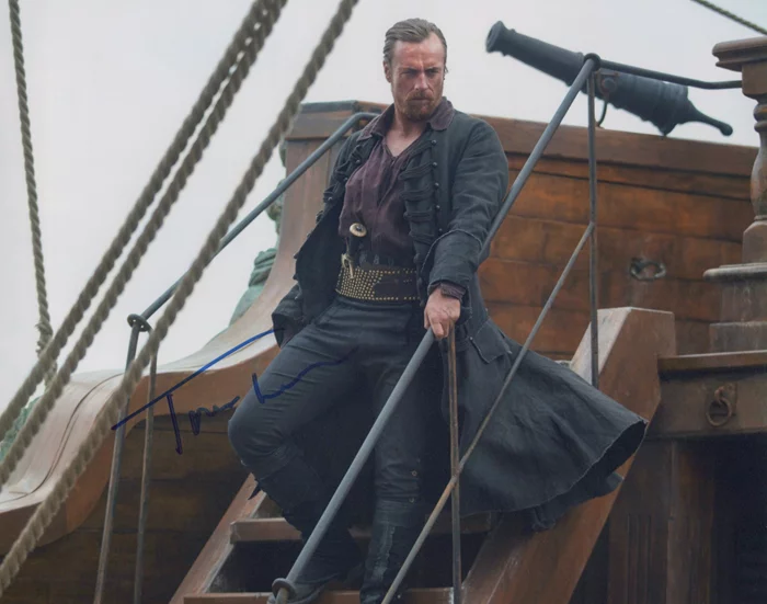 Toby Stephens autograph