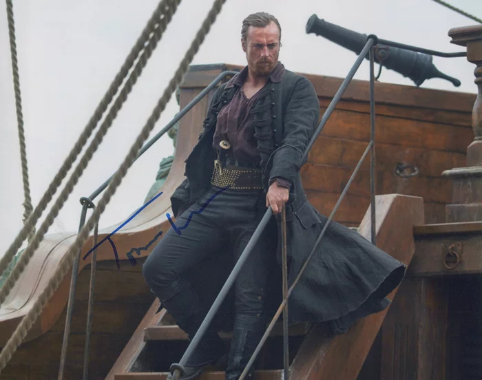 Toby Stephens autograph