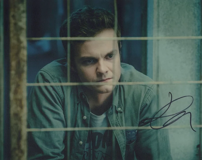 Jack Quaid autograph