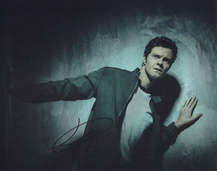 Jack Quaid autograph