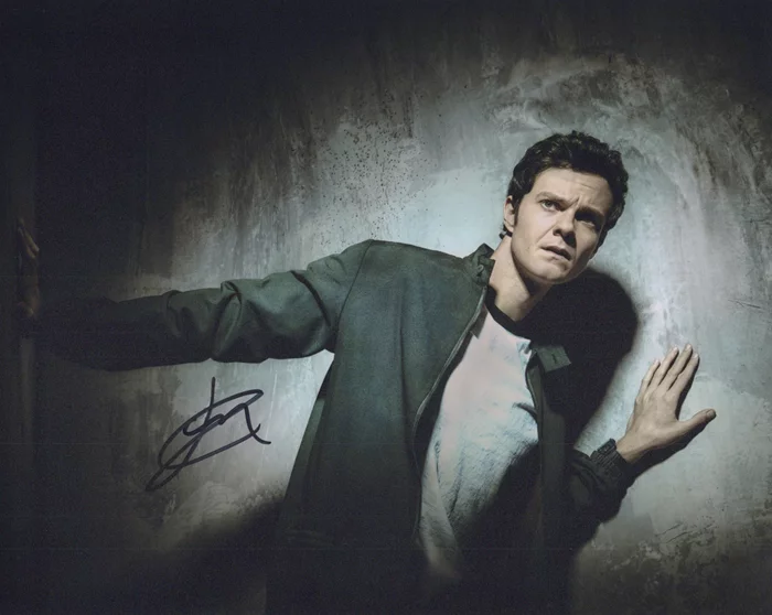 Jack Quaid autograph