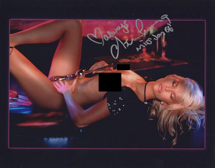 Athena Lundberg autograph