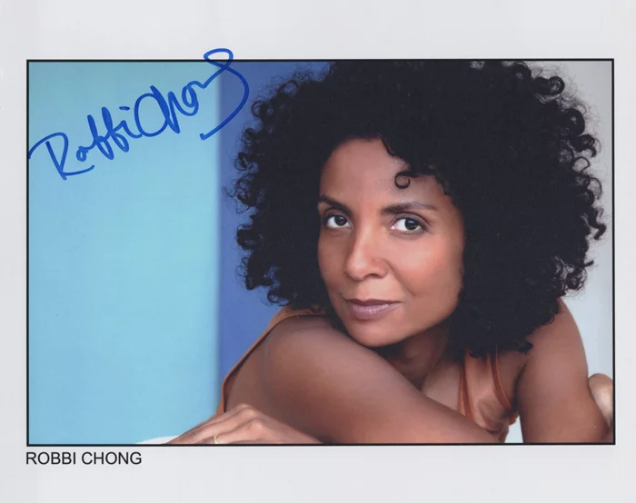 Robbi Chong autograph