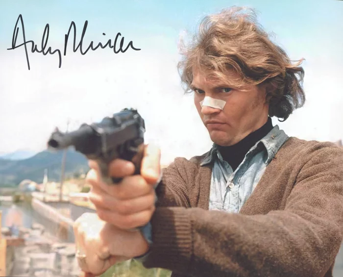 Andrew Robinson autograph