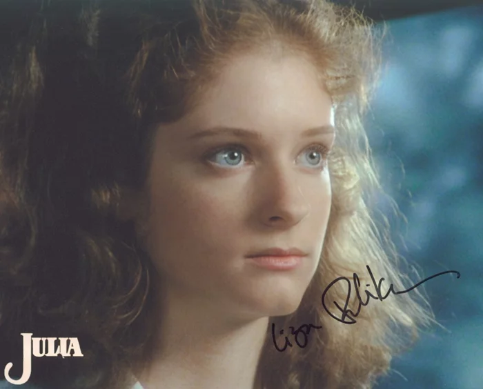 Lisa Pelikan autograph
