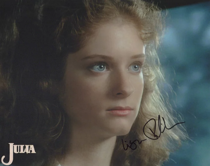 Lisa Pelikan autograph