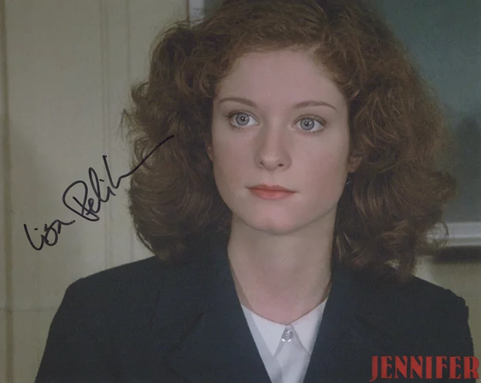 Lisa Pelikan autograph