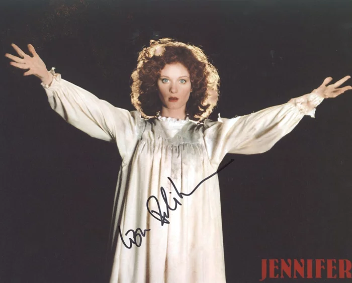 Lisa Pelikan autograph