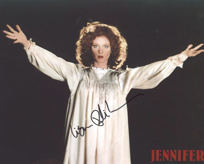 Lisa Pelikan autograph