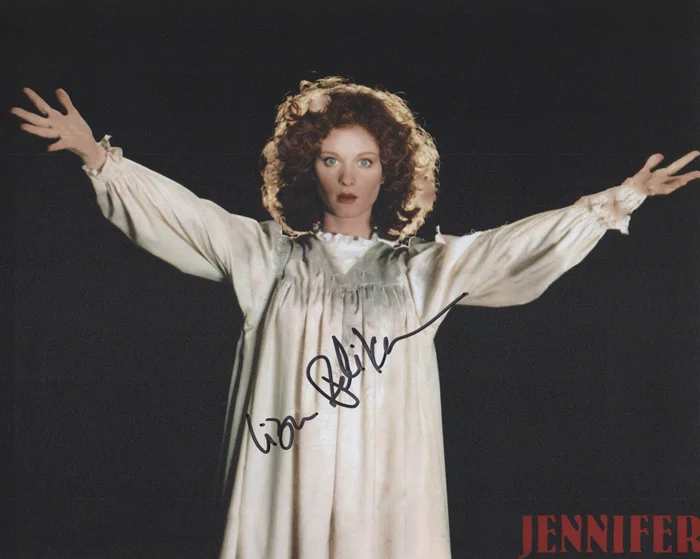 Lisa Pelikan autograph