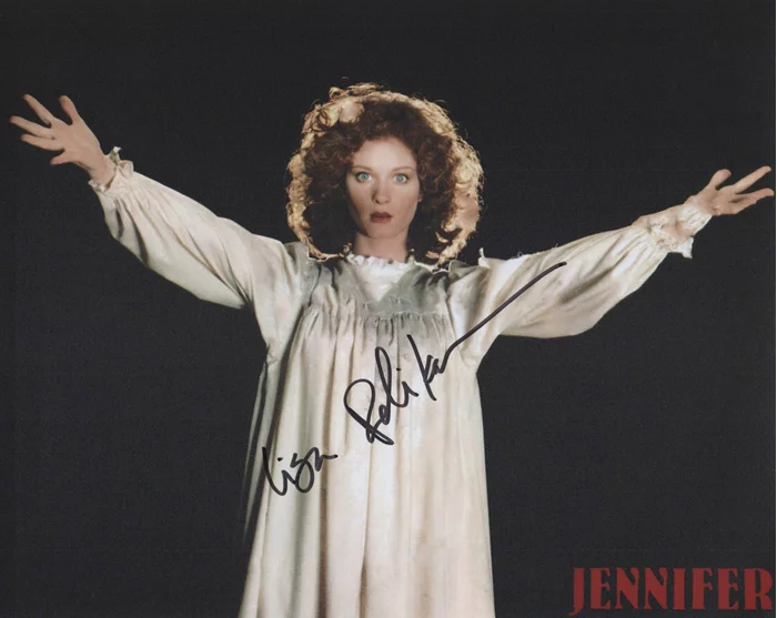 Lisa Pelikan autograph