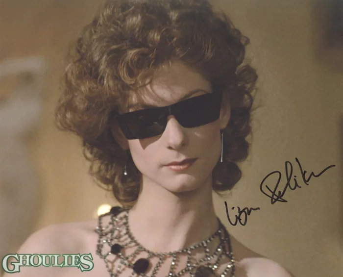 Lisa Pelikan autograph