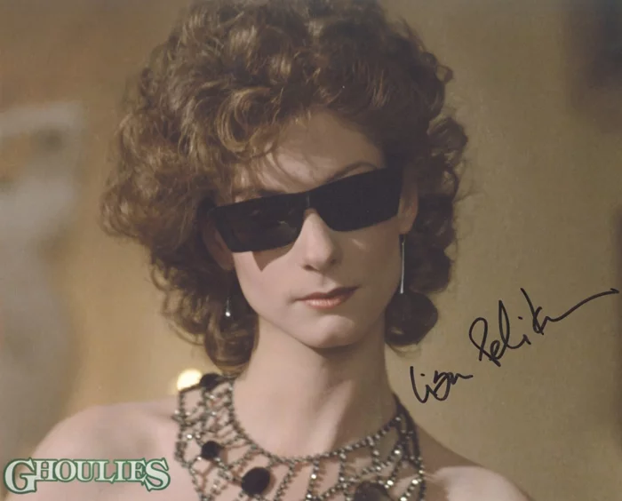 Lisa Pelikan autograph